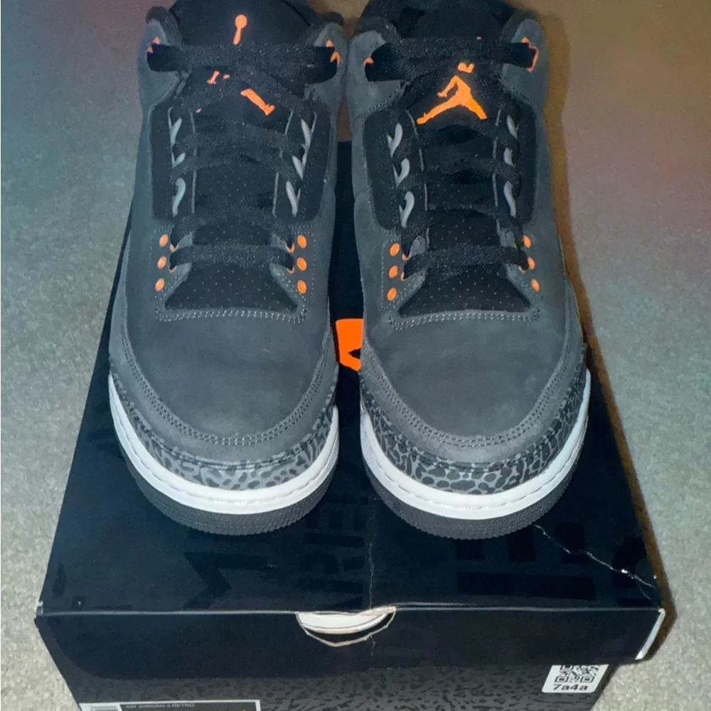 Jordan 3 Retro Fear (2023) - Picture 2 of 9